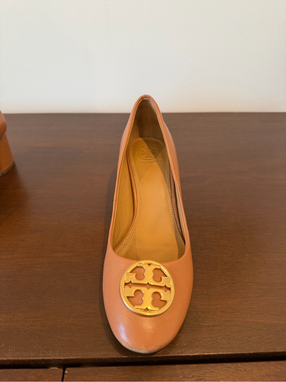 Tory Burch Chelsea Wedges‎ Tan Size 7 - Picture 8 of 11